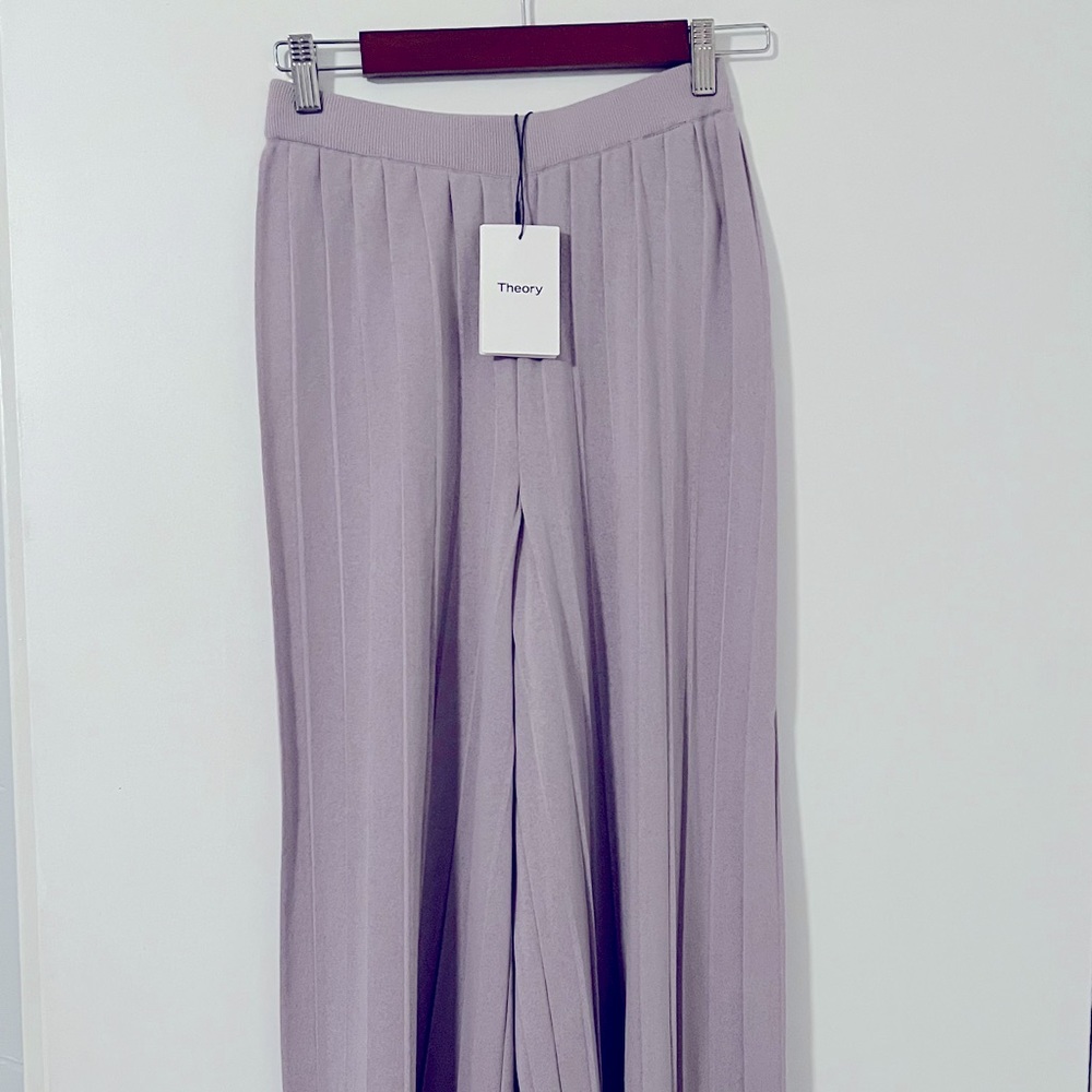 NWT Beautiful lightweight wool pleated palazzo pants.